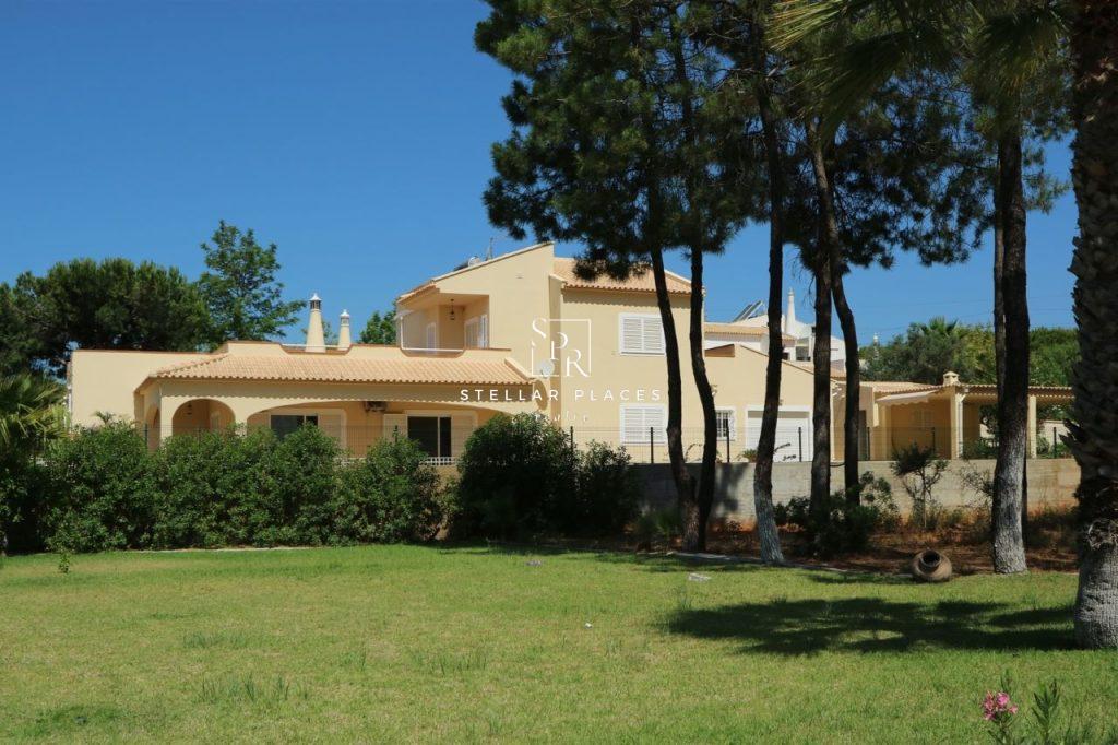 Detached villa on the outskirts of Quinta do Lago