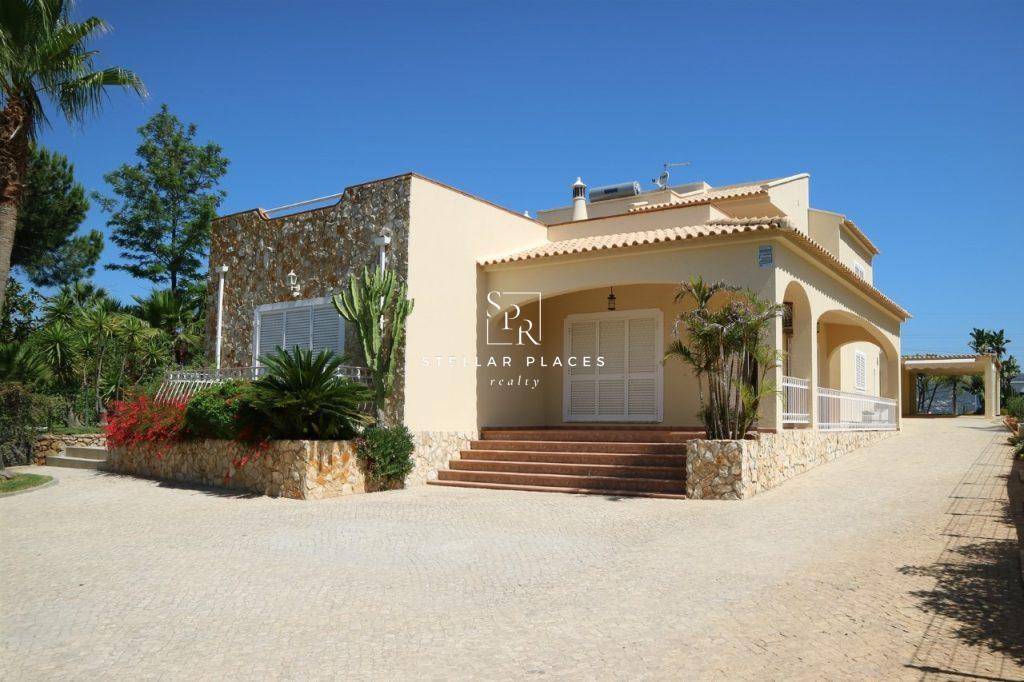 Detached villa on the outskirts of Quinta do Lago