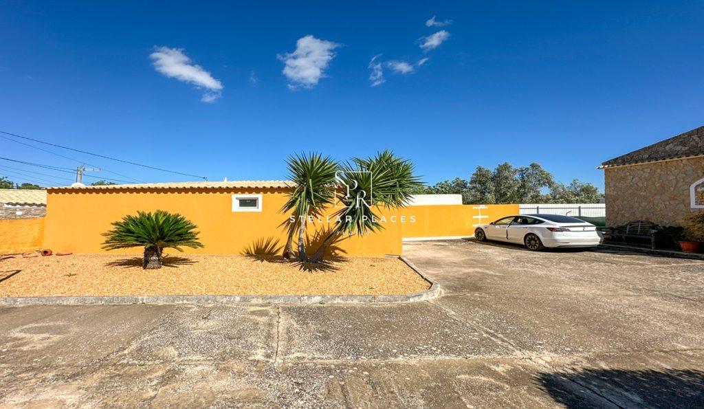 SINGLE STOREY 4 BEDROOM VILLA LOULE