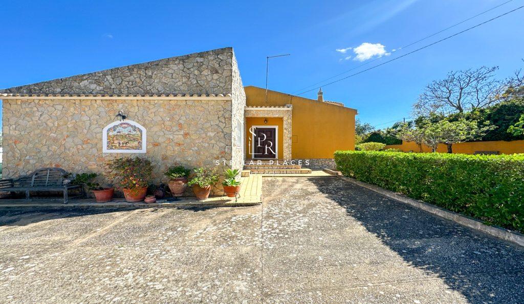SINGLE STOREY 4 BEDROOM VILLA LOULE
