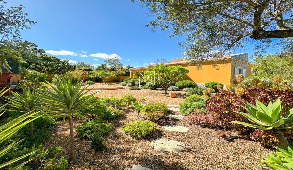 SINGLE STOREY 4 BEDROOM VILLA LOULE